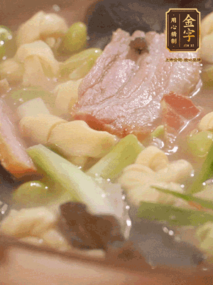 最后加一點(diǎn)蠔油、雞精調(diào)味